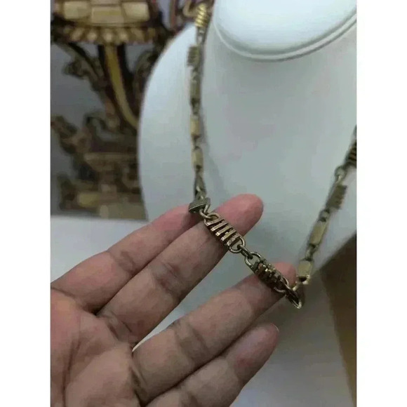 J.Crew Antique Gold Tone 3D Art Deco Necklace Fishbone Design Metallic - Picture 3 of 5